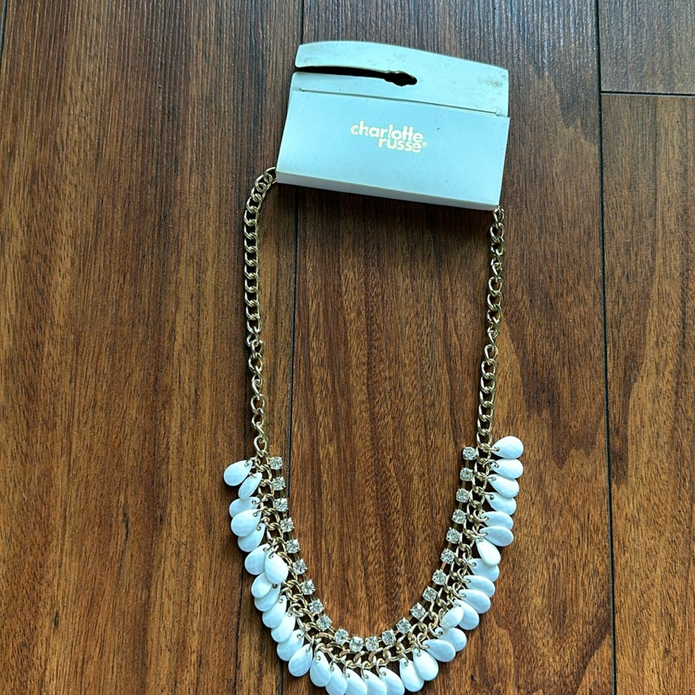 🔘🔘NWT Charlotte Russe Statement Necklace🔘🔘